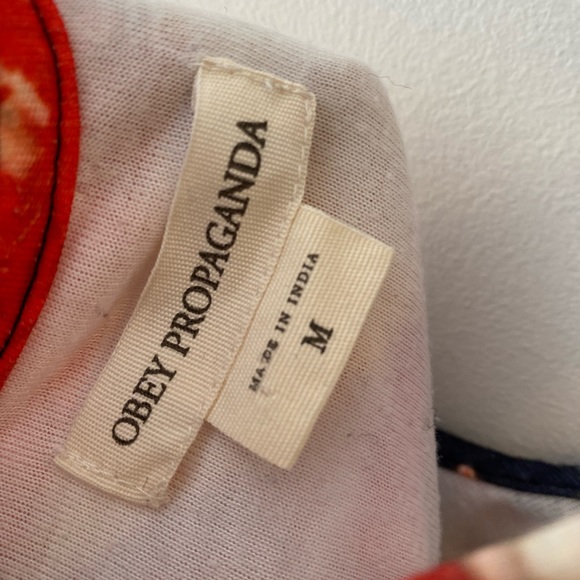 3/$15♻️ Obey Propaganda Built in Bra Cropped Top Medium - Picture 4 of 5